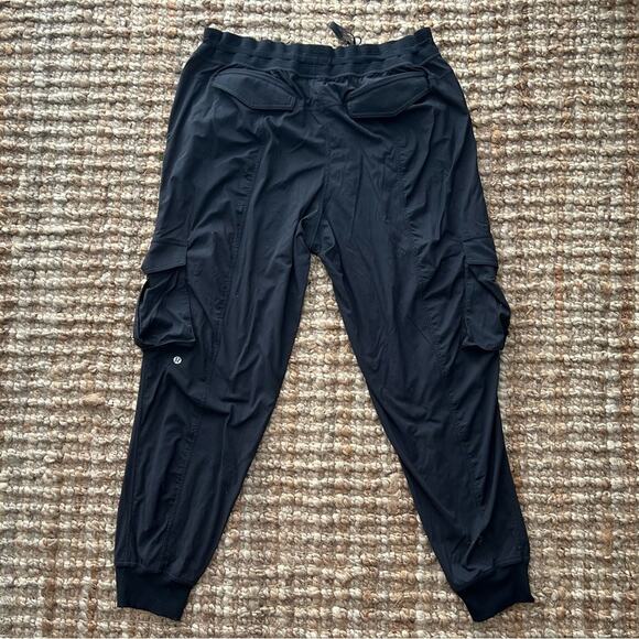 Lululemon dance studio relaxed-fit mid-rise cargo jogger in black size XL - Picture 4 of 13
